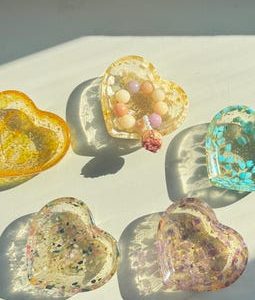Heart-Shaped Crystal Resin Jewelry Tray: Handmade Vanity Decor（C8）